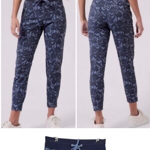 Athleta Trekkie North Jogger in navy floral/camo print Size 12